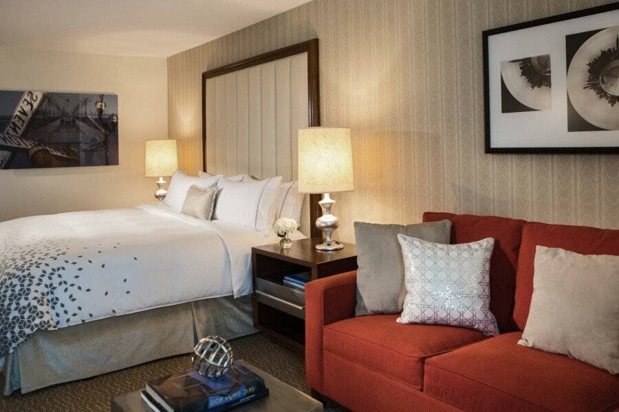 Renaissance Newark Airport Hotel hotel bedroom