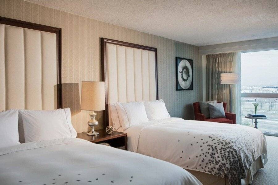 Renaissance Newark Airport Hotel hotel bedroom