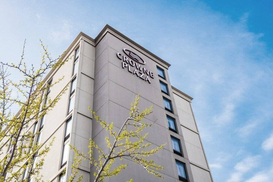 Crowne Plaza Newark Airport, an IHG Hotel facade