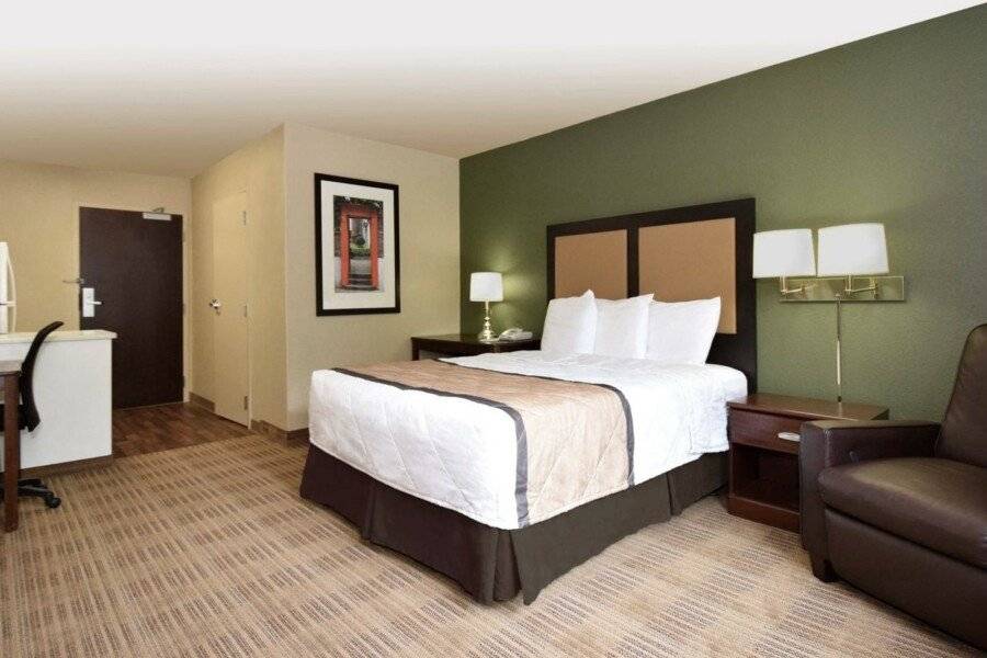 Extended Stay America Suites - - Newark Airport hotel bedroom