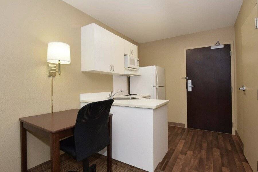 Extended Stay America Suites - - Newark Airport kitchen, hotel bedroom