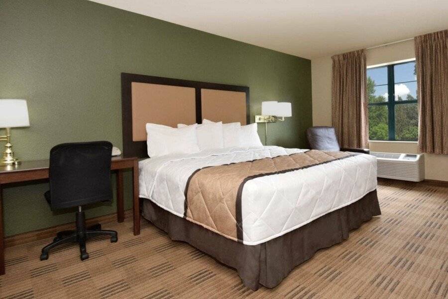 Extended Stay America Suites - - Newark Airport hotel bedroom