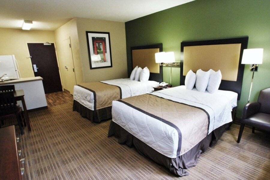 Extended Stay America Suites - - Newark Airport hotel bedroom