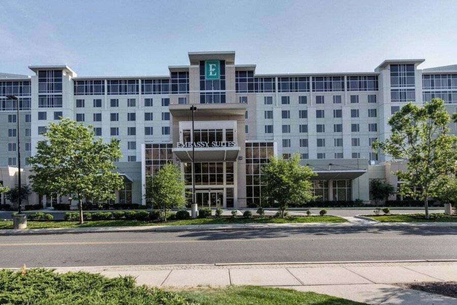 Embassy Suites by Hilton Newark Airport facade