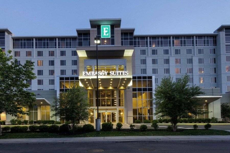 Embassy Suites by Hilton Newark Airport facade