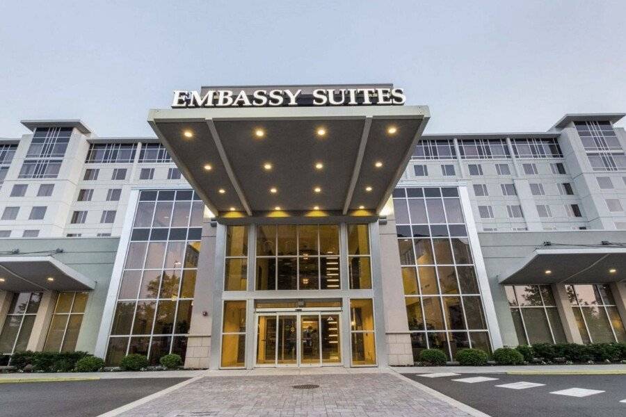 Embassy Suites by Hilton Newark Airport facade