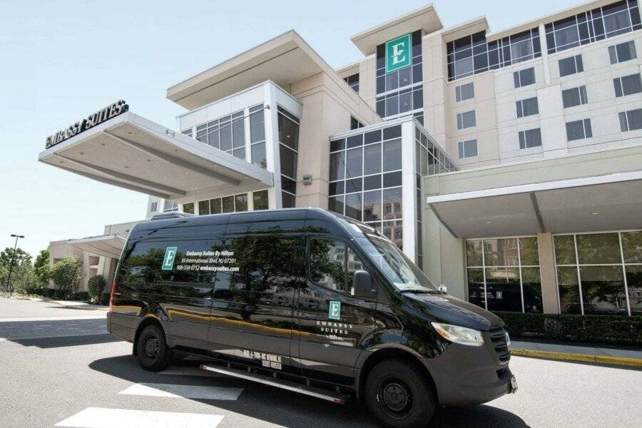 Embassy Suites by Hilton Newark Airport hotel facade,parking