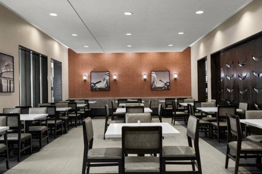 Embassy Suites by Hilton Newark Airport restaurant