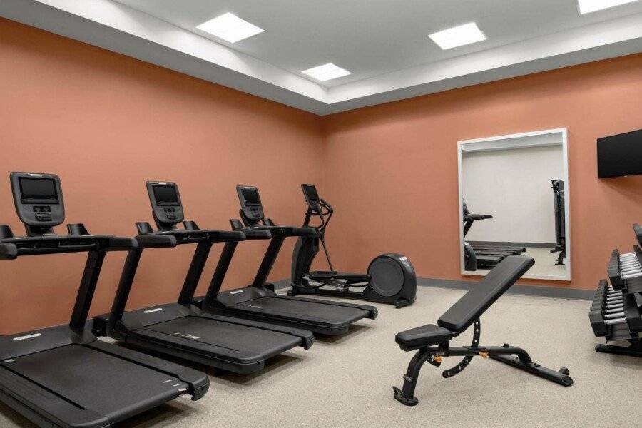 Embassy Suites by Hilton Newark Airport fitness centre