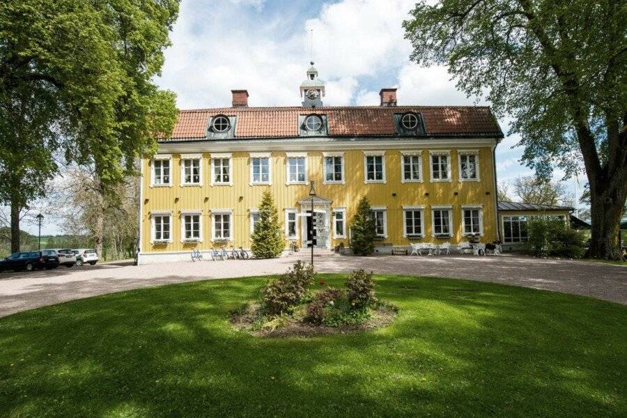 Knistad Herrgård facade,garden