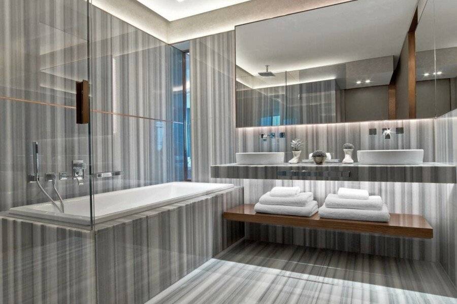 The St. Regis Istanbul bathtub