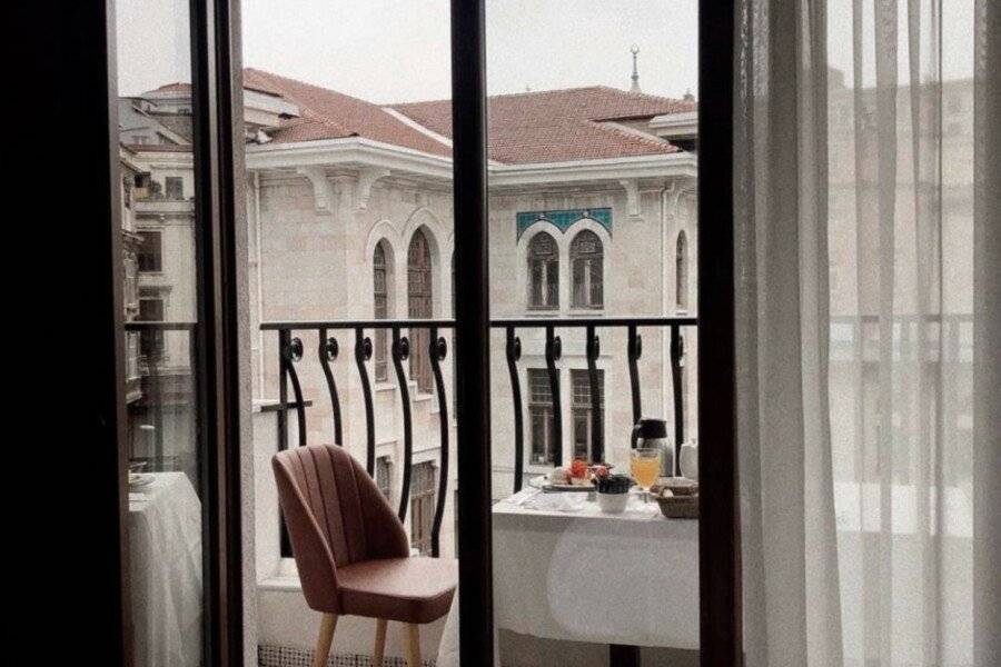 Grand Sirkeci Hotel hotel bedroom,balcony,ocean view