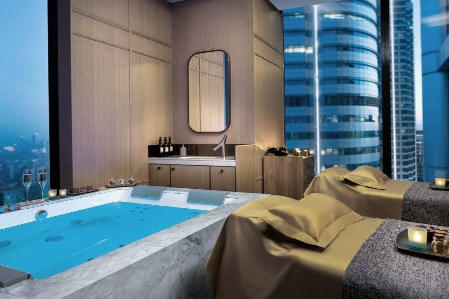 Address spa,jacuzzi