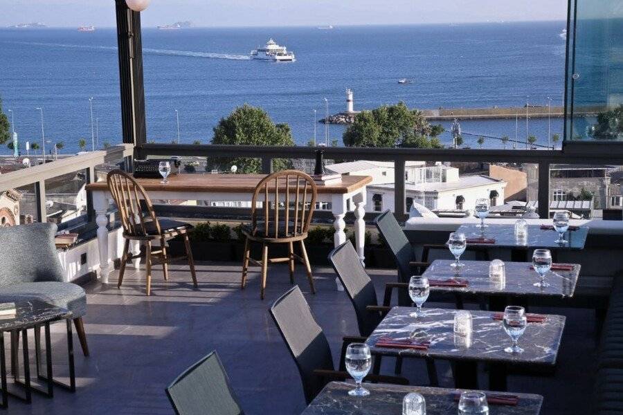 Hotel Bronte restaurant,ocean view