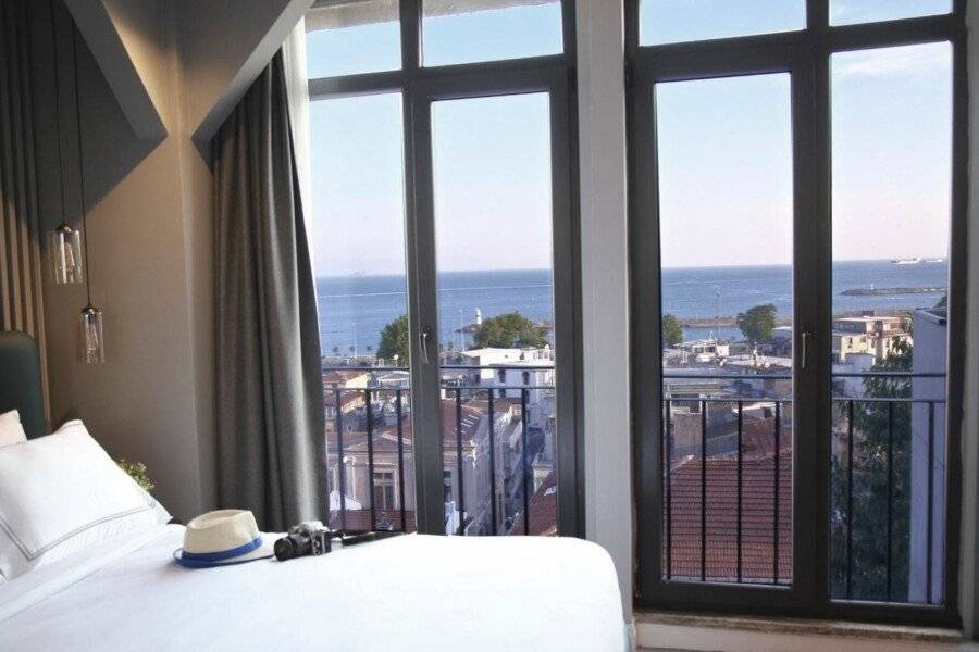 Hotel Bronte hotel bedroom,ocean view