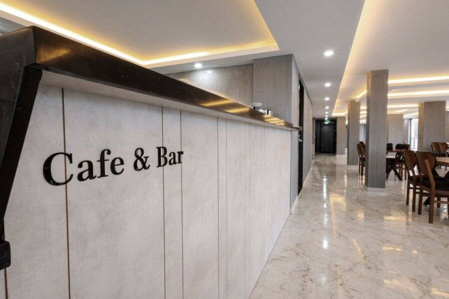 Meyzi Hotel restaurant, bar