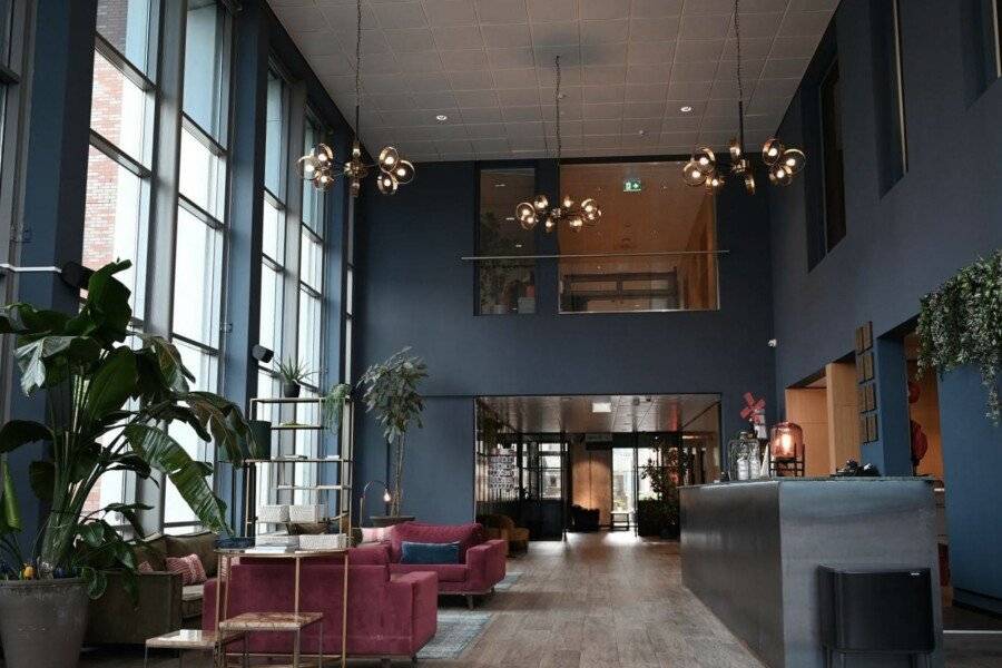 Amsterdam ID Aparthotel lobby