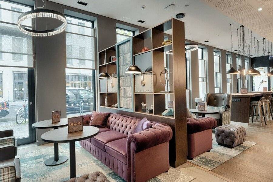 Premier Inn Berlin Alexanderplatz lobby