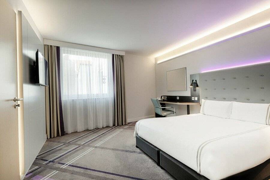 Premier Inn Berlin City Centre hotel bedroom