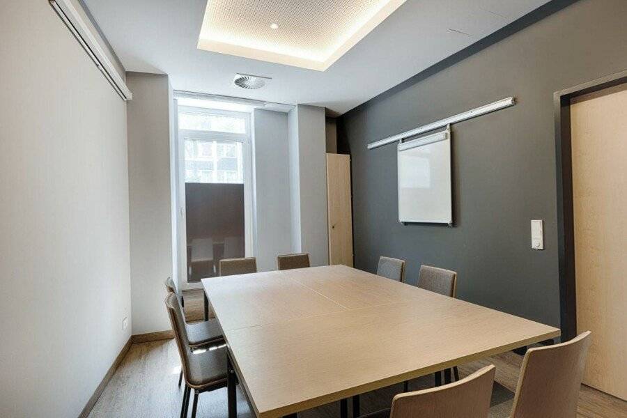 Premier Inn Berlin City Centre meeting room