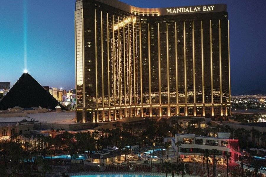 Mandalay Bay facade, outdoor pool