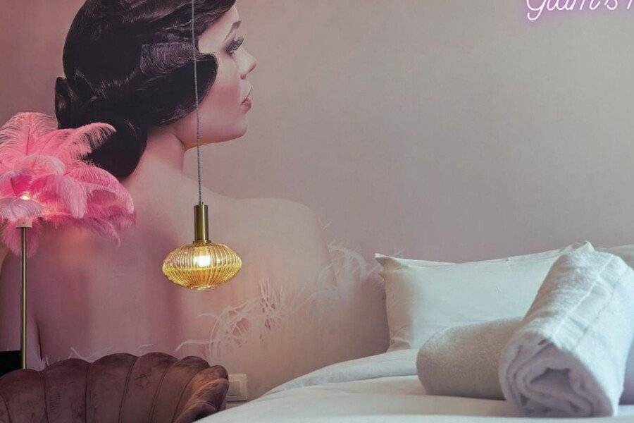 Le Glam's Hotel hotel bedroom