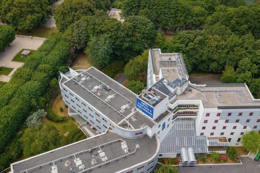 Hotel CIS Kellermann facade,garden