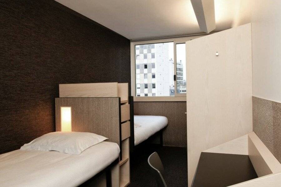 FIAP Paris hotel bedroom