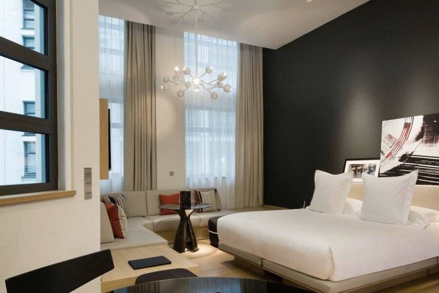 Le Cinq Codet hotel bedroom