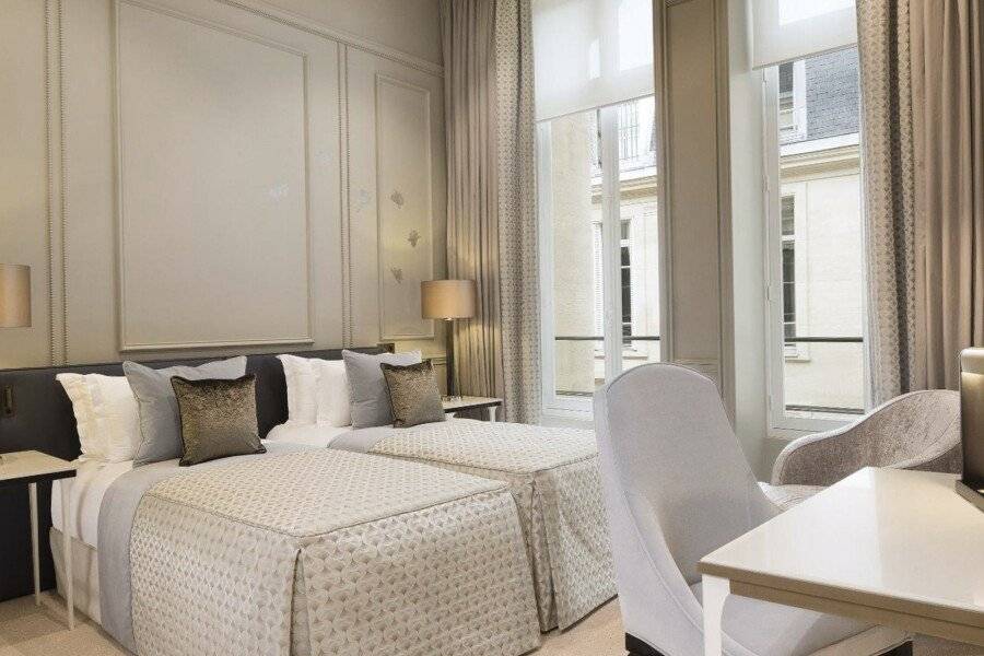 Le Narcisse Blanc hotel bedroom