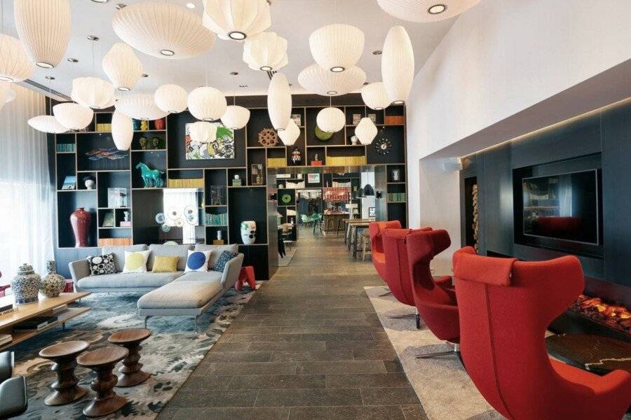 citizenM Gare de Lyon lobby