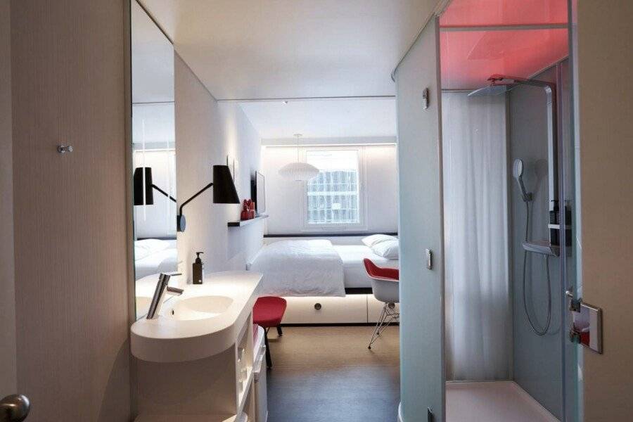 citizenM Gare de Lyon hotel bedroom