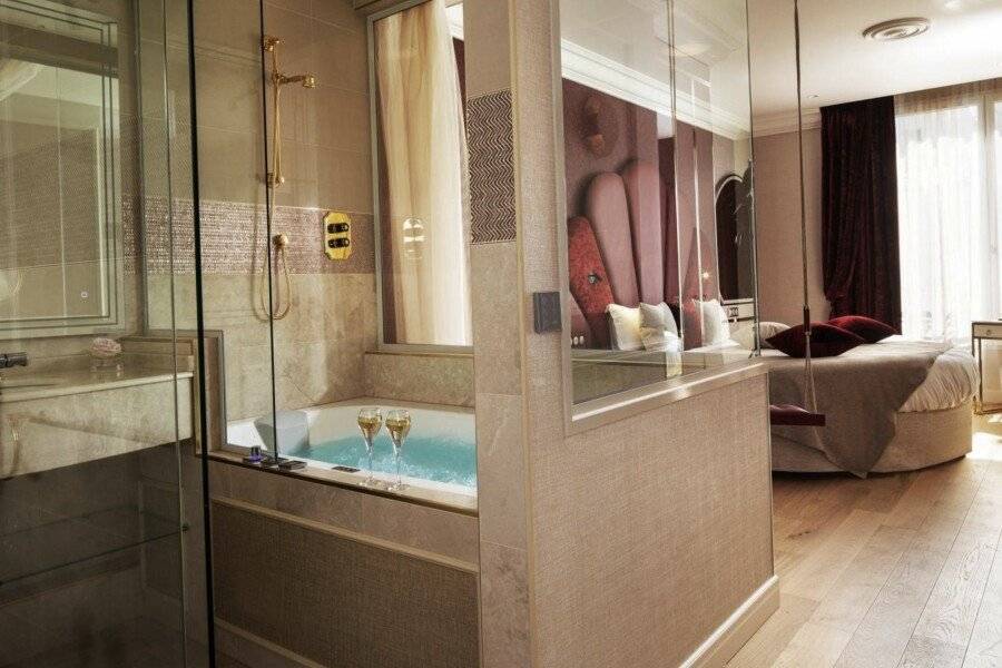 Paris j'Adore Hotel & Spa bathtub,hotel bedroom,jacuzzi