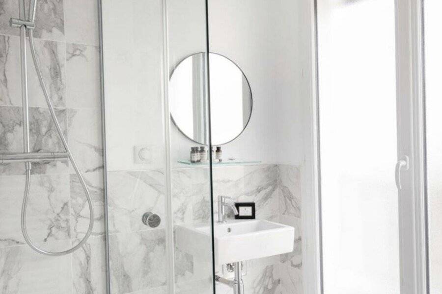 Hôtel 31 - Tour Eiffel bathtub