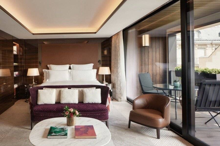 Bulgari Hotel hotel bedroom, balcony