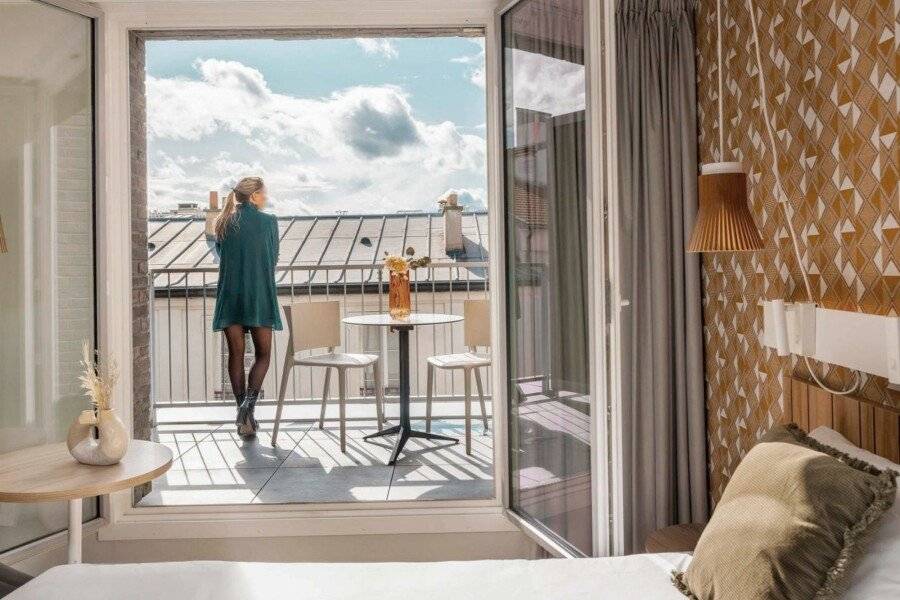 Ibis Gare Montparnasse Catalogne balcony, hotel bedroom, ocean view