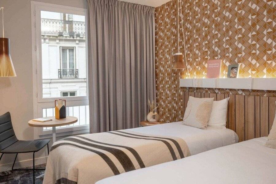 Ibis Gare Montparnasse Catalogne hotel bedroom