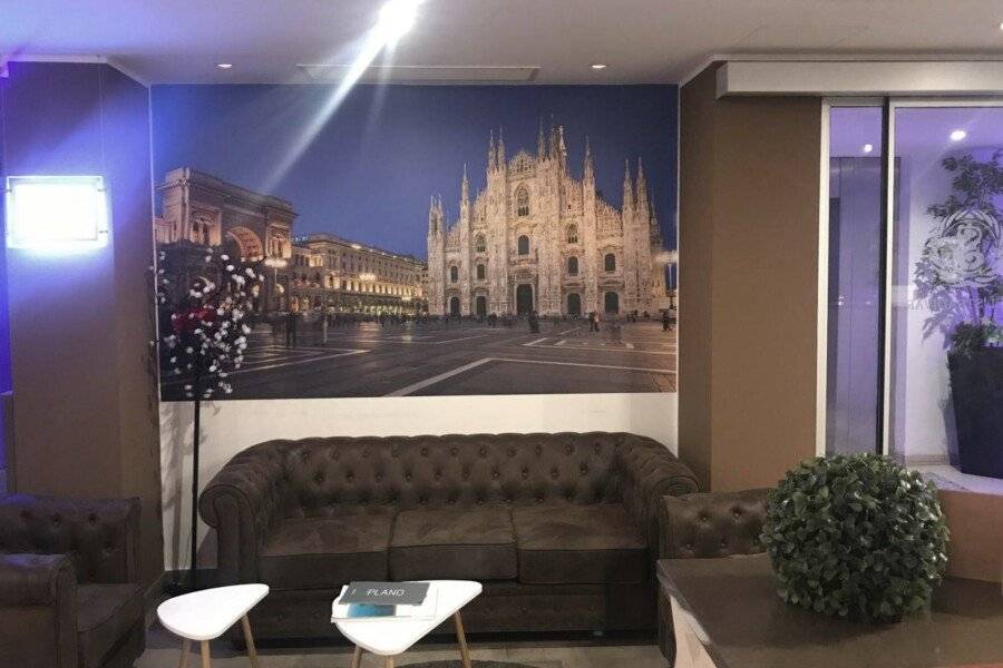 Hotel Stradivari lobby, facade