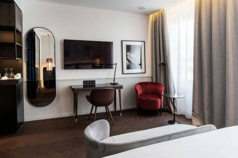 Radisson Collection Hotel, Santa Sofia Milan hotel bedroom