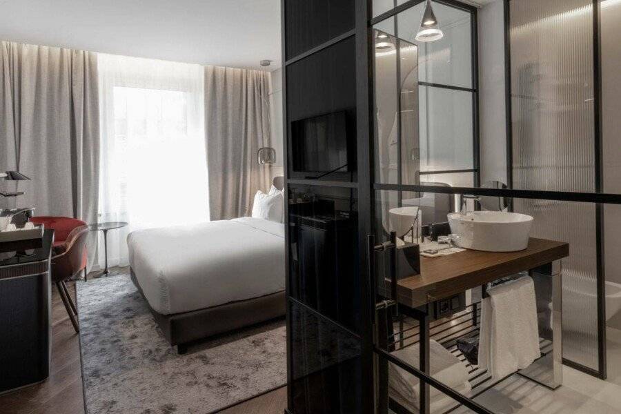 Radisson Collection Hotel, Santa Sofia Milan hotel bedroom