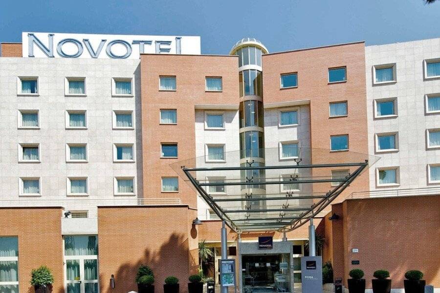 Novotel Roma Est facade