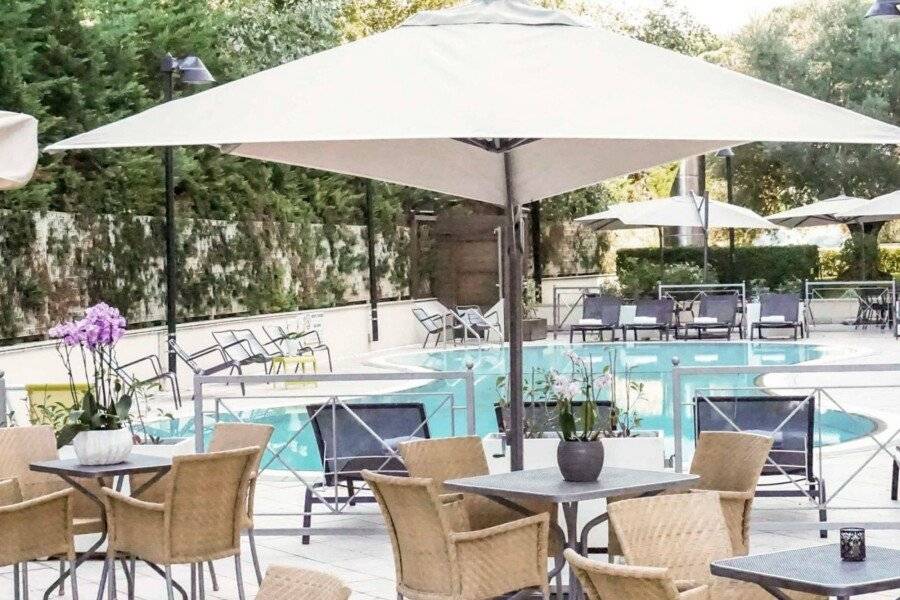 Novotel Roma Est outdoor pool,restaurant