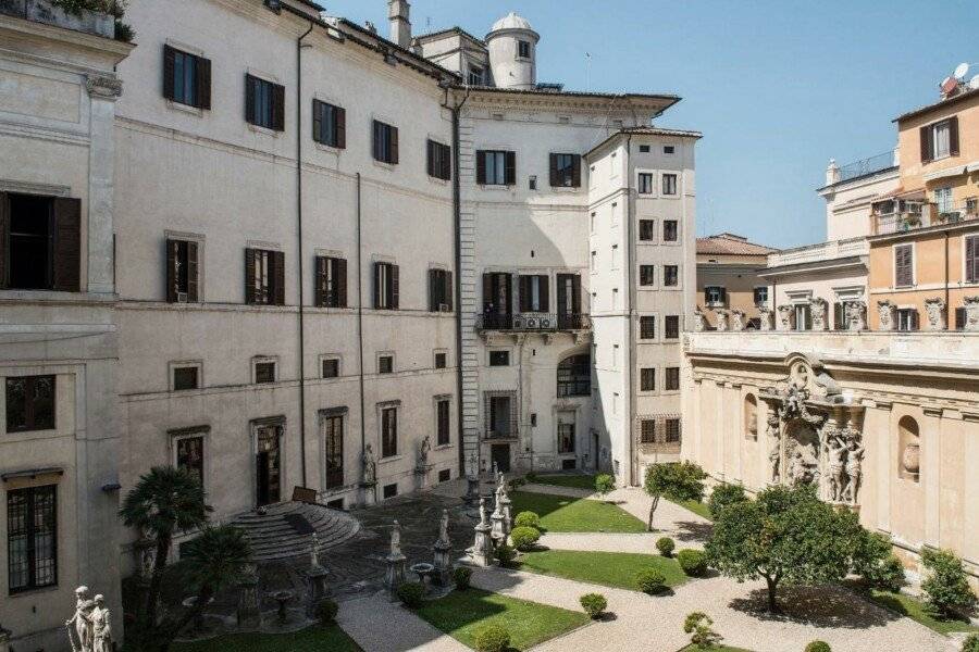 Hotel Vilòn - Small Luxury Hotels of the World facade,garden