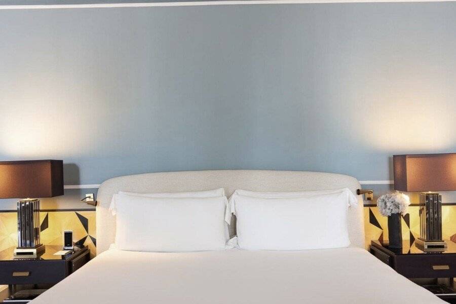 Hotel Vilòn - Small Luxury Hotels of the World hotel bedroom