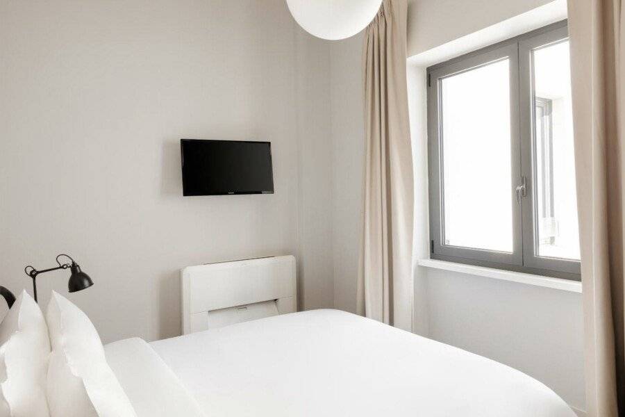 Sonder Barberini hotel bedroom