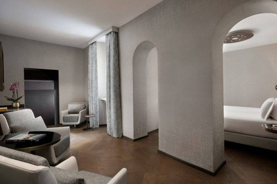 The Pantheon Iconic Hotel, Autograph Collection hotel bedroom