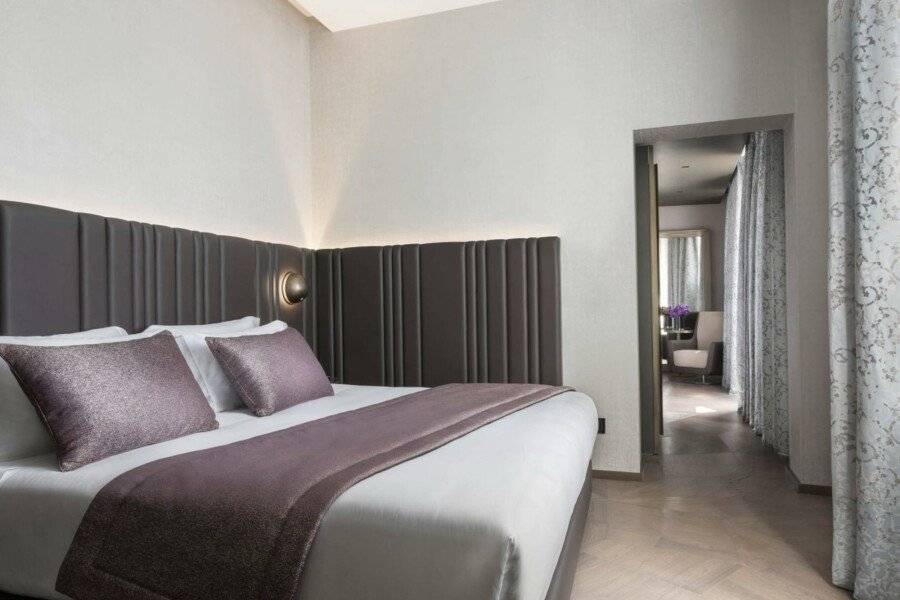 The Pantheon Iconic Hotel, Autograph Collection hotel bedroom