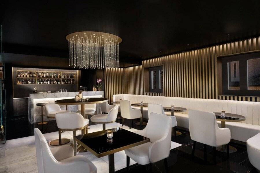 The Pantheon Iconic Hotel, Autograph Collection bar