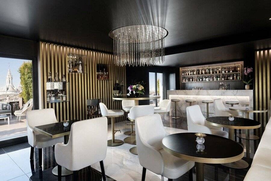 The Pantheon Iconic Hotel, Autograph Collection bar