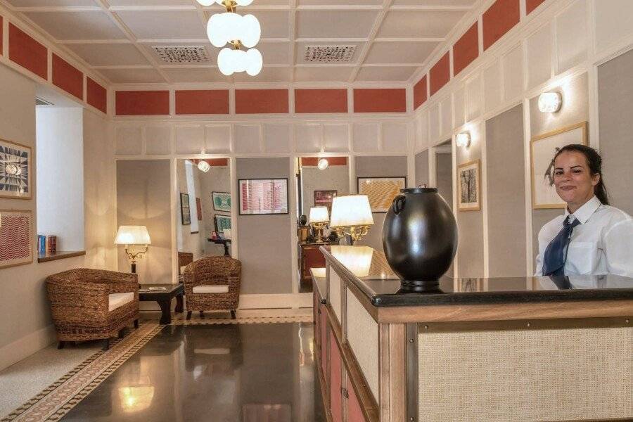 Albergo Etico Roma lobby,front desk